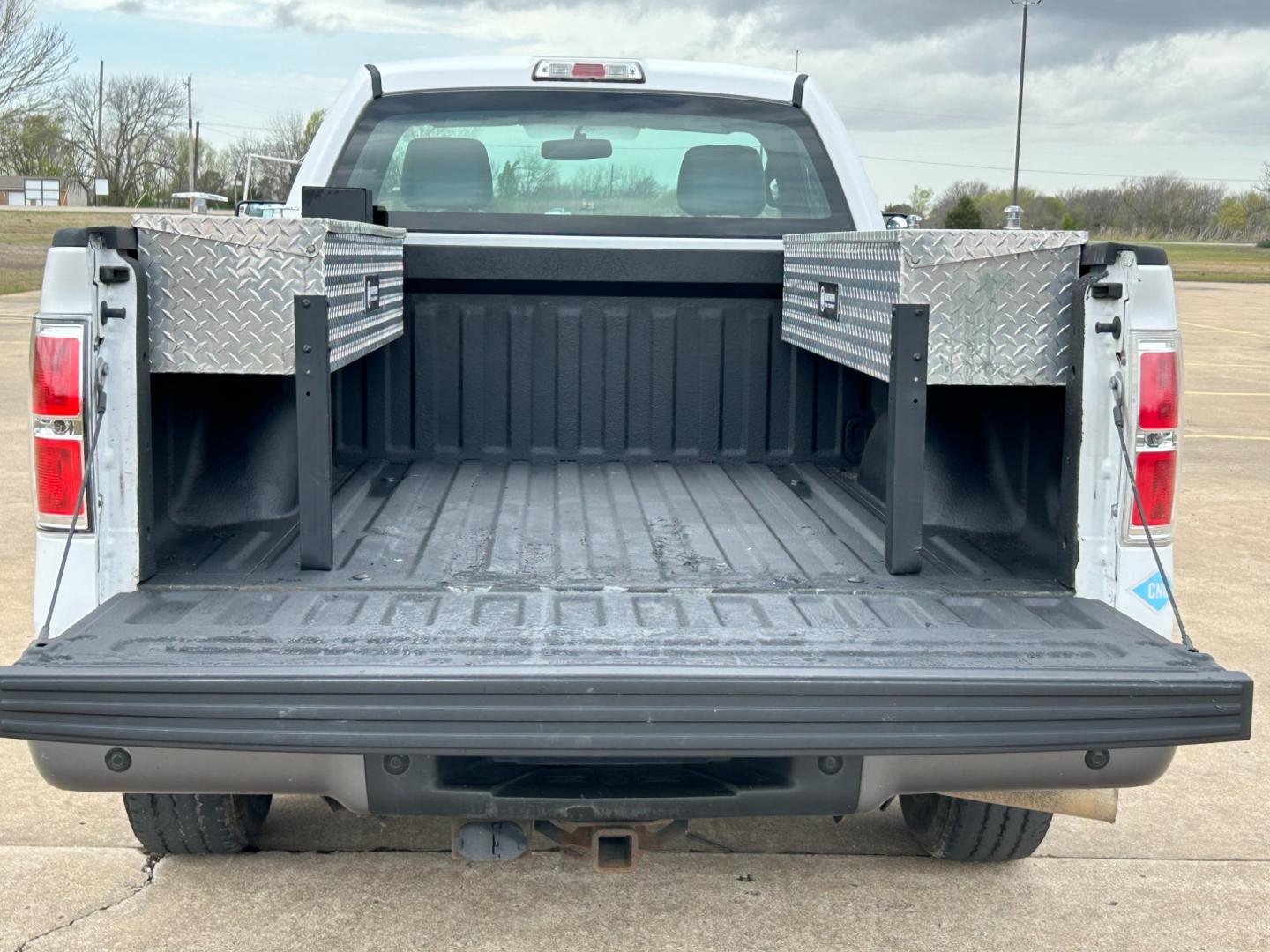 2014 White /Gray Ford F-150 STX 6.5-ft. Bed 2WD (1FTMF1CM7EK) with an 3.7L V6 DOHC 24V engine, 6-Speed Automatic transmission, located at 17760 Hwy 62, Morris, OK, 74445, (918) 733-4887, 35.609104, -95.877060 - Photo#14